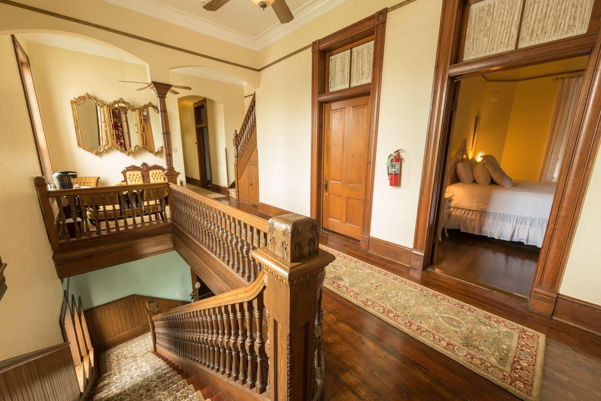 シギーン Mosheim Mansion Bed & Breakfast エクステリア 写真